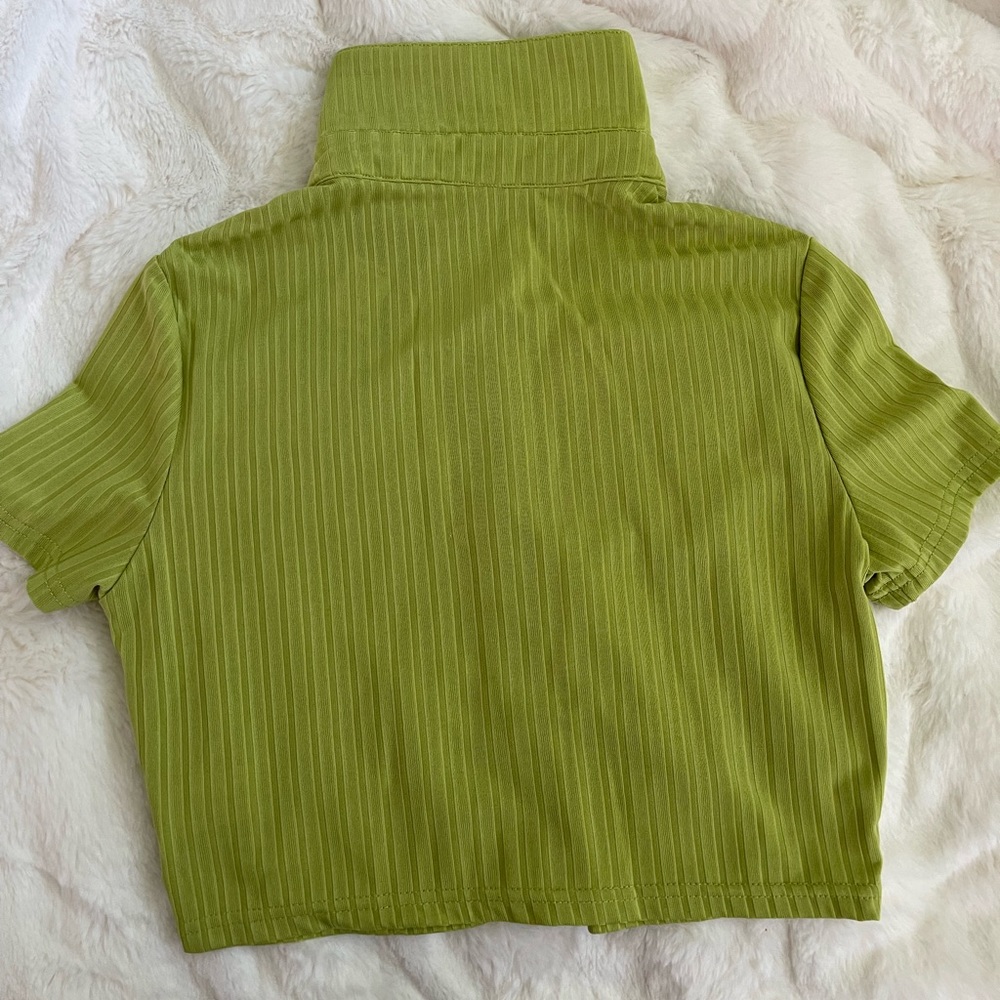 Collared Crop Top - Picture 3 of 4